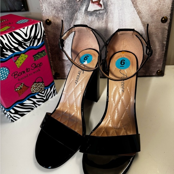 Forever 21 Glossy Black Heels NWT - Picture 2 of 4